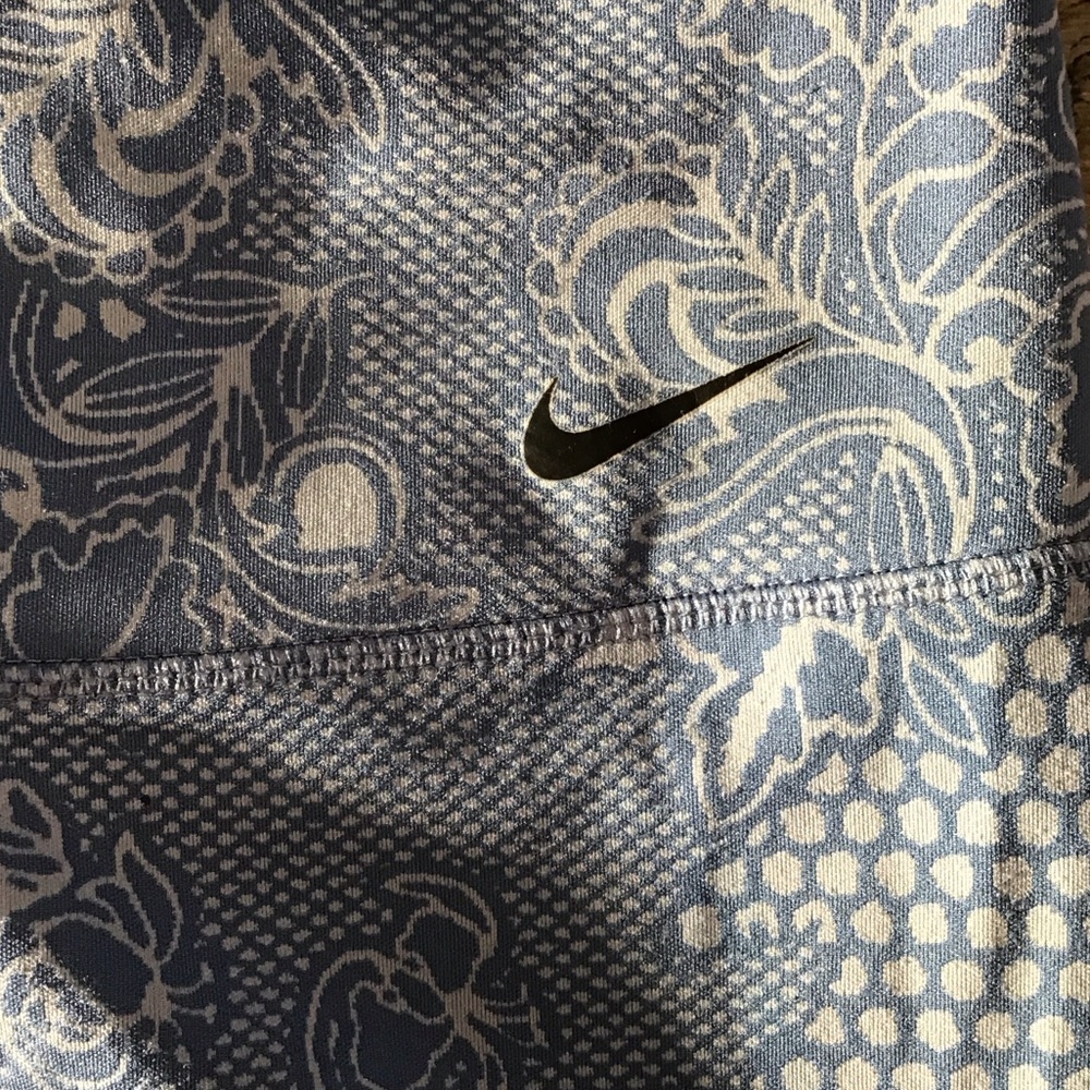Close clean out Nike Floral Blue Leggings - Picture 5 of 9